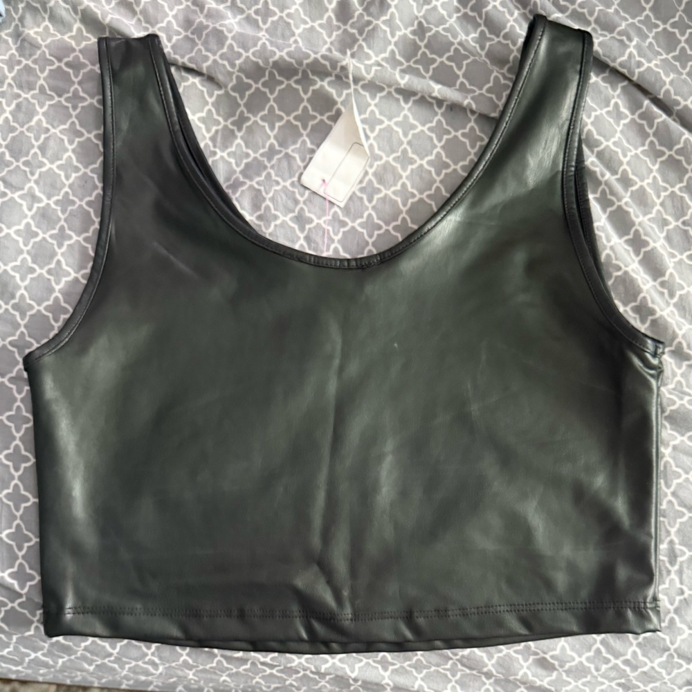 Zara Women's Black Faux Leather Shorts - Picture 3 of 3